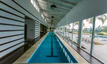 Imagem 7: Casa com arquitetura moderna no condomínio Rosa Internacional