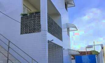 Imagem: Pau Amarelo próximo ao mar, em condomínio