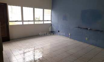 Imagem 2: Casa com amplo espaço para estacionamento