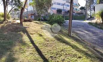 Imagem: Terreno em rua fechada com cancela, medindo