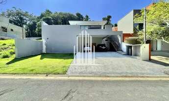 Imagem: Casa de 321m² com 3 suítes, 4 banheiros