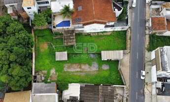 Imagem: Terreno com mais de 900 m² próximo à