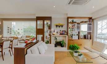 Imagem 5: Apartamento situado em localização fantástica no Bairro Menino Deus, com 231 metros quadra