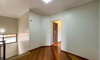 Imagem 5: Sobrado à venda no Condomínio Deltaville I  área gourmet com piscina e 2 suítes com close