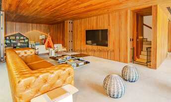 Imagem 6: Residência Moderna com Área Verde Privativa e Espaço Gourmet Completo