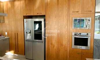 Imagem 4: Casa à venda com 535 m²; 5 suítes, lareira, cozinha, sala de estar e 6 vagas de garagem no