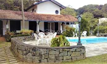 Imagem: Casa estilo Colonial Frente à Lagoa da