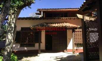 Imagem 3: Casa em rua segura, tranquila e arborizada. Guarita com cancela manual e sempre um seguran