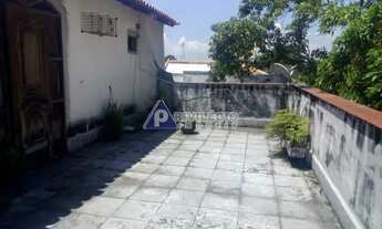 Imagem: Casa de rua à venda, 10 quartos, 1 suíte