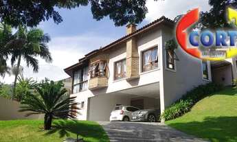 Imagem: Casa com moveis planejados e uma piscina