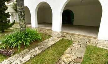 Imagem 6: Casa para aluguel e venda possui 350 metros quadrados com 4 quartos, sendo 2 suítes