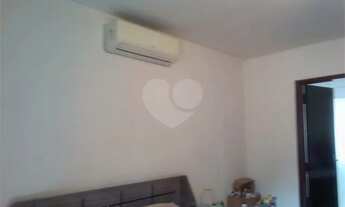 Imagem 13: Sobrado ao lado da Estação Vila Sonia do Metrô