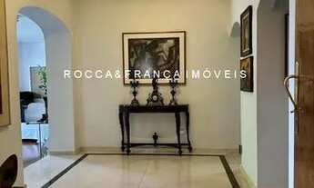 Imagem 7: LINDO LINDENBERG AO LADO DO CLUBE PAULISTANO