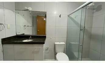 Imagem 6: Amplo Apartamento de 4 Quartos com Varanda e Vagas de Garagem, a 350m da Praia!