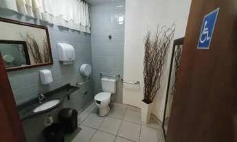 Imagem 2: Ponto comercial/Loja para aluguel e venda possui 740 metros quadrados