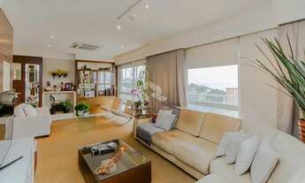 Imagem 7: Apartamento situado em localização fantástica no Bairro Menino Deus, com 231 metros quadra