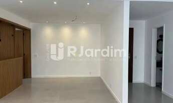 Imagem 3: Apartamento : Leblon de 140 m2, de 4 qtos e 1 vaga, port 24 horas, silencioso