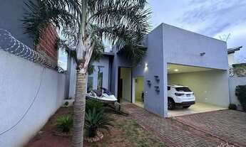 Imagem: Casa à Venda com 3 Quartos Sendo 1 suíte