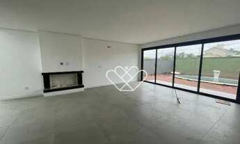 Imagem 5: Conforto e Sofisticação em Casa com Piscina no Condomínio Terras Alpha, Gravataí