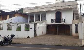 Imagem: Casa para aluguel, 5 quartos, 2 suítes