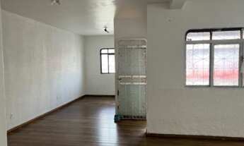 Imagem 3: Alugo sobrado 4 quartos sendo 1 suíte com armários nos quartos duas varandas