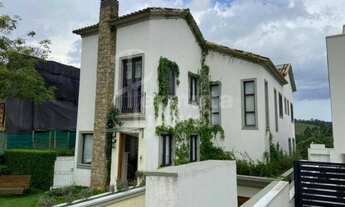 Imagem 2: Casa para venda com 420m², 4 suítes, 6 vagas, área de lazer com piscina e ar condicionado