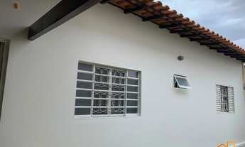 Imagem 2: Casa para Venda em Uberlândia, Jardim Patrícia, 3 dormitórios, 1 suíte, 2 banheiros, 2 vag