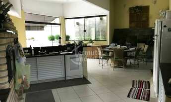 Imagem 5: Casa para venda com 375m², 4 dormitórios, 2 suítes, 6 banheiros, 4 vagas, e ampla área gou