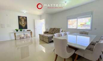 Imagem: Casa geminada à venda com amplo espaço