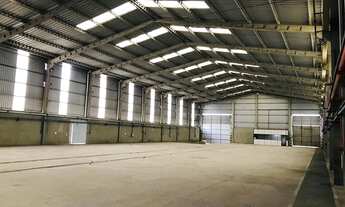 Imagem 2: Galpão com 2.200 metros no Civit II com dois pórticos 10 e 30 tonetadas