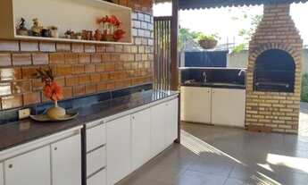 Imagem 5: Casa de condomínio para aluguel possui 245 metros quadrados com 4 quartos