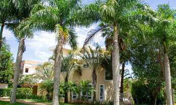 Imagem 4: Casa de esquina para venda com 519m², 5 suítes com closet, piscina com jacuzzi e 6 vagas n