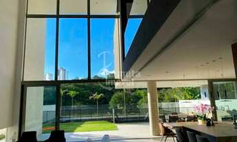 Imagem 7: Casa à venda com 535 m²; 5 suítes, lareira, cozinha, sala de estar e 6 vagas de garagem no