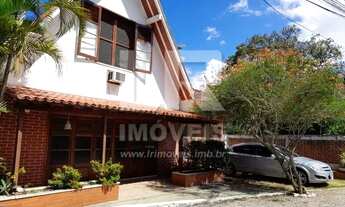 Imagem 2: Casa ampla com 4 quartos, em condomínio de praia, excelente localização *A-09