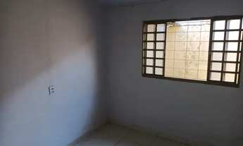 Imagem 4: CASA SETOR UNIÃO 4 QUARTOS SENDO 1 SUÍTE RUA LARGA PROX AVENIDA T-9 SUPERMERCADO CARREFOU