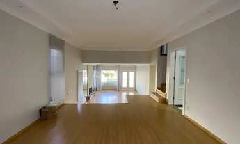 Imagem 2: Casa para aluguel possui 300 metros quadrados com 3 quartos, sendo 3 suites