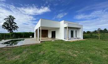 Imagem: Casa moderna em condomínio fechado com