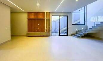 Imagem: Sobrado alto padrão em condomínio fechado