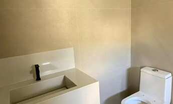 Imagem 3: Alphaville Litoral Norte II, acabamento alto padrão, 470m², 4 suítes, closet e hidro, sala