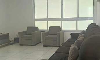 Imagem 2: Casa duplex em condomínio, composta no 1º pavimento por sala ampla com dois ambientes, lav