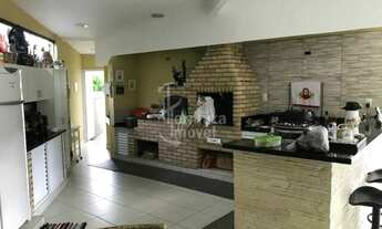 Imagem 7: Casa para venda com 375m², 4 dormitórios, 2 suítes, 6 banheiros, 4 vagas, e ampla área gou