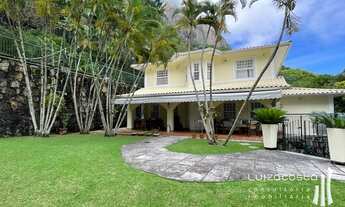 Imagem 2: Casa impecável com jardim e piscina!