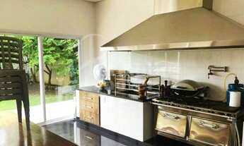 Imagem 4: Casa para locação com 1500m², 5 suítes, 5 vagas, ar condicionado, piscina, sala de TV e ad