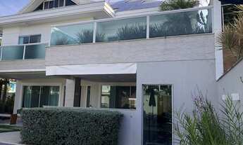 Imagem 3: Casa de condomínio com energia solar e captação de chuvas