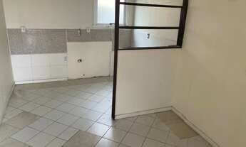 Imagem 5: Alugo apto padrão ,direto ,750,reais rua Barão do Amazonas2428