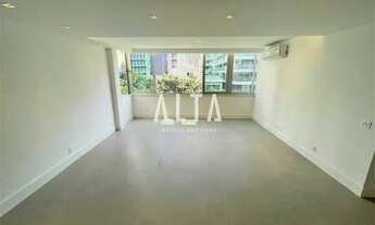 Imagem 3: ALTA Imóveis Boutique vende ou aluga: Cobertura com reforma atual e cheiro de nova na quad