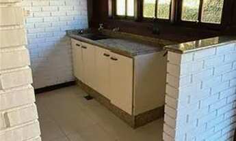 Imagem 2: Sobrado para venda possui 250 metros quadrados com 4 quartos em Centro - Garopaba - SC