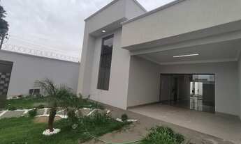 Imagem: Casa com piscina a venda no Residencial