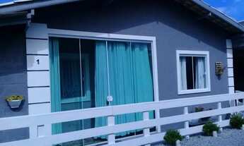 Imagem 5: Casa com 2 dormitórios em meio a muita tranquilidade e Natureza, ampla sala de