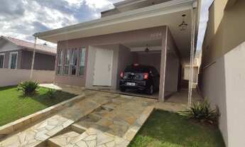 Imagem: Casa - Campo Largo - PR - Vila Operária